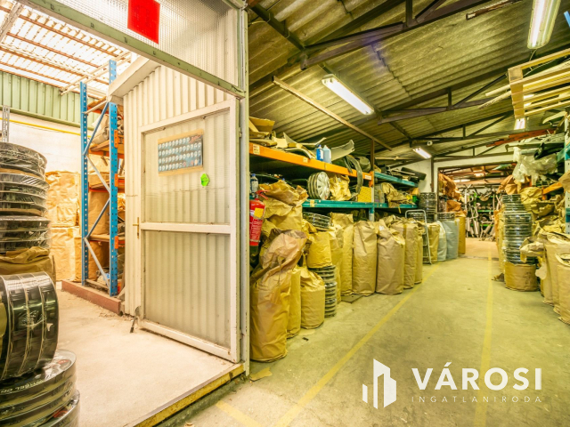 Telephely és raktár az M3 autópálya kivezetőjénél