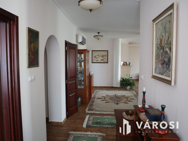 Exkluzív kétgenerációs családi ház Móra városrészen!