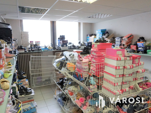 Remek elhelyezkedéssel üzlethelység Székesfehérváron!