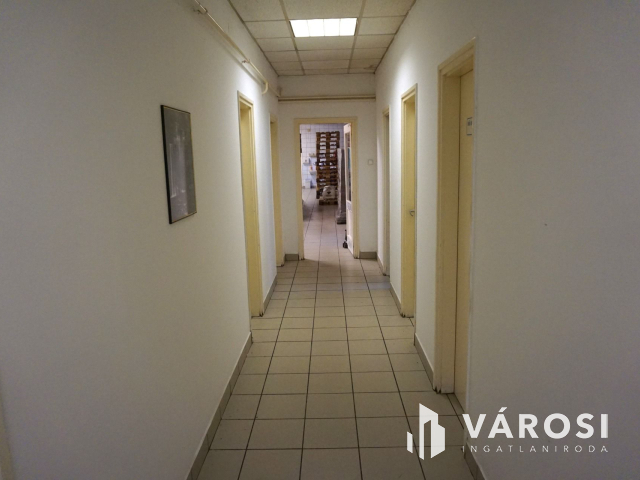 Élelmiszer feldolgozó ár alatt kiadó!