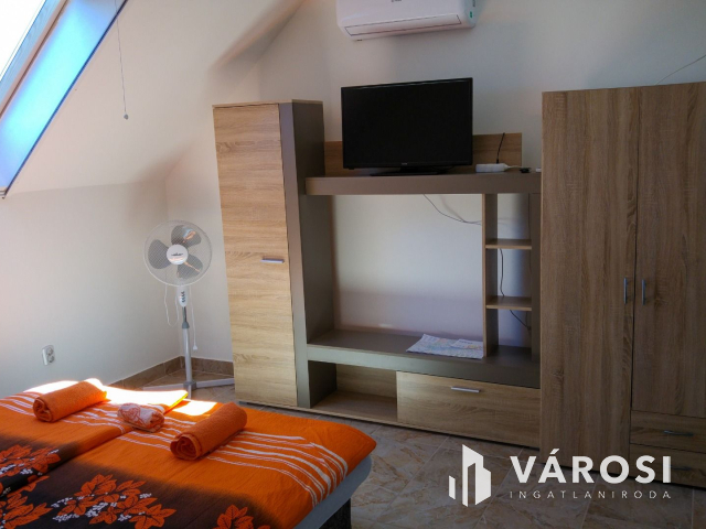 15 apartmanból álló apartmanház eladó Siófokon