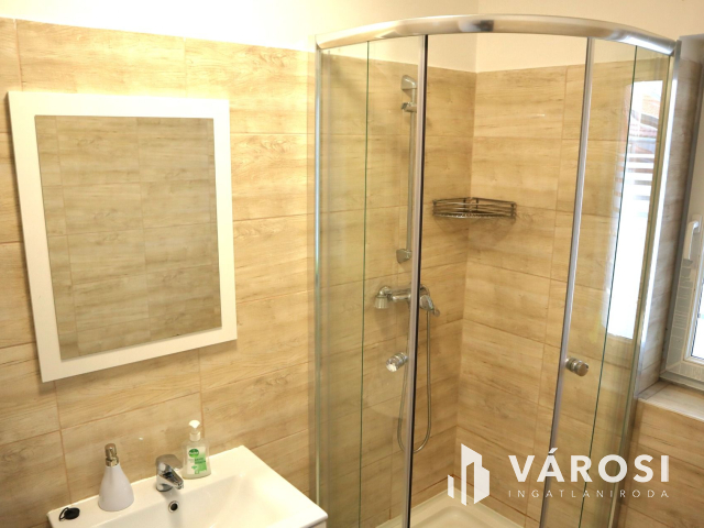 Eladó panzió a Balatontól 2 percre