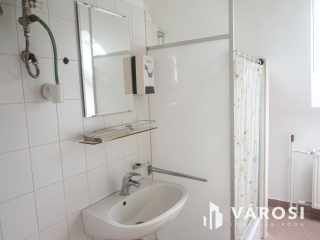 Fiatalos irodaház hosszú távra kiadó!