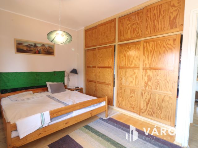 Bérkert utcai sorház, saját kertttel,garázzsal.