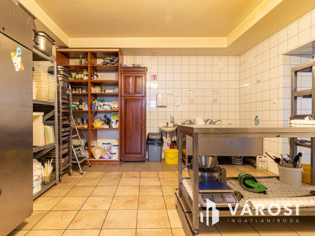 Bejáratott pizzéria, étterem meglévő ügyfélkörrel eladó!