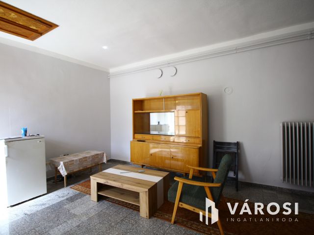 Kisteleken, központi üzlethelyiséget kínálok