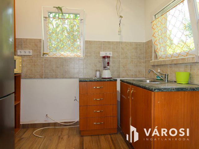 Két különálló ház egy telken