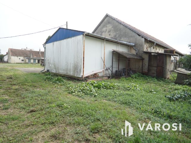 Jó adottságú eladó telephely Gyékényesen!