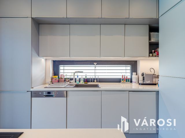 Prémium családi ház medencével Újszegeden!