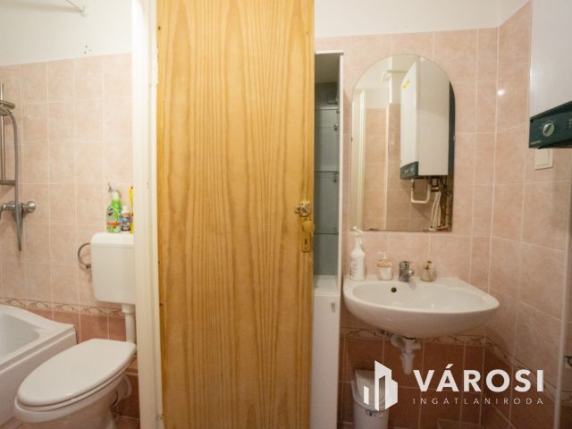 Nagypolgári villa jellegű ház, két önálló lakással