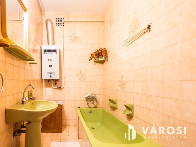 Jó elrendezésű belvárosi sorház kedvező áron