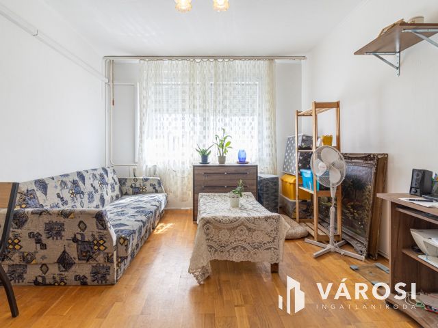 1+2 fészobás részben felújított lakás a Nyár utcában!