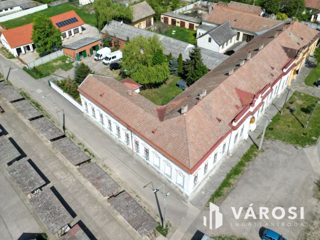 Patinás szállásépület Battonyán