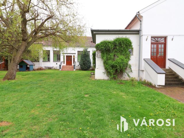 Patinás szállásépület Battonyán