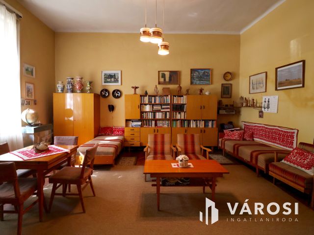 Patinás polgári ház a Kálvin tér közelében