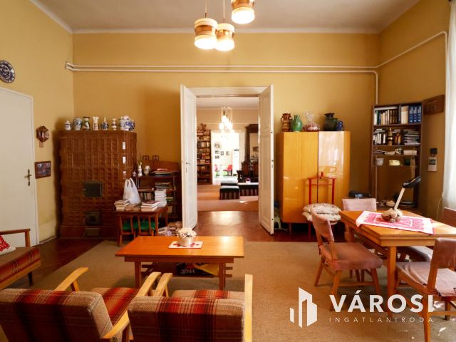 Patinás polgári ház a Kálvin tér közelében