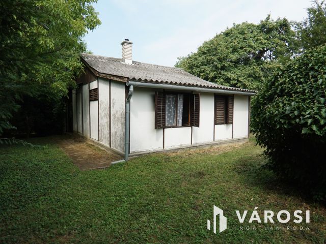 Cserfői hegyen lakható hétvégi ház