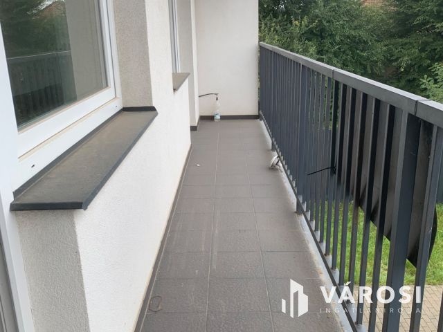 Egy  új, impozáns lakás eladó.