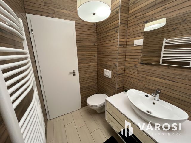 Debrecen Belvárosban, Dupla komfortos Nagy Lakás Kiadó!