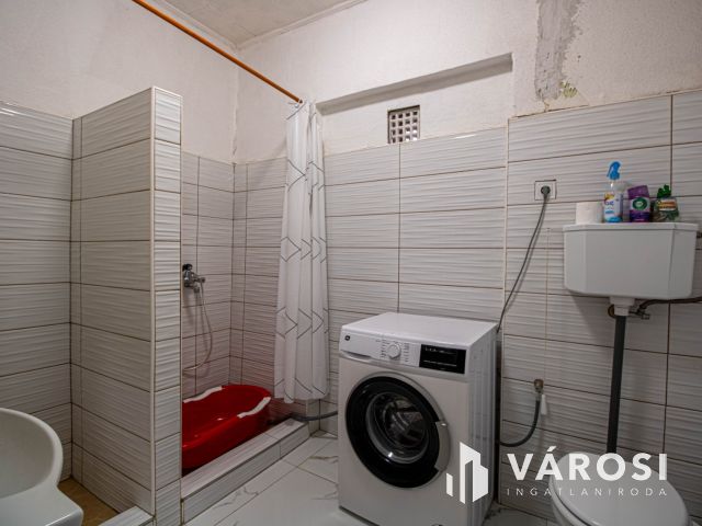 Tip-top kis ház békésen