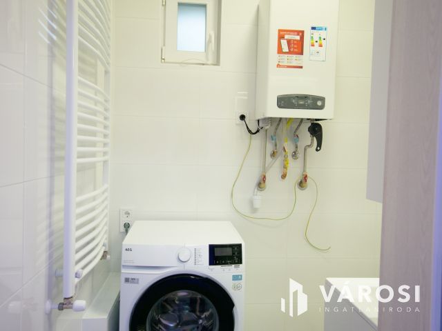 Azonnal költözhető 4 szobás felújított ház a központban