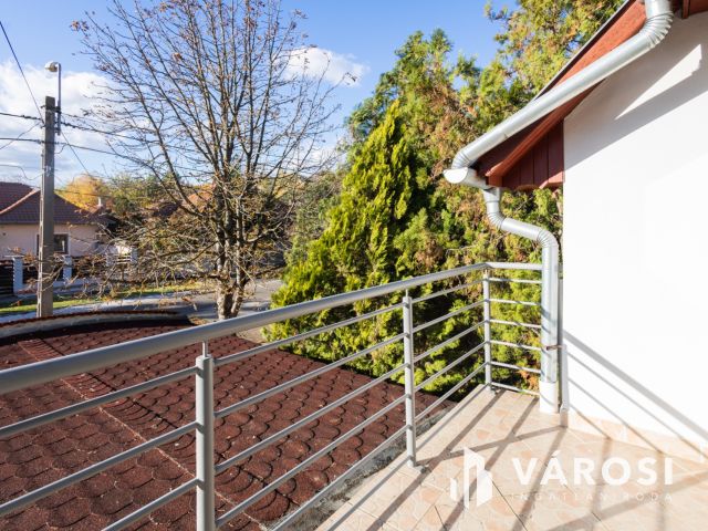 Tökéletes szerkezetű ház, tágas terekkel a Fürdőövezetben