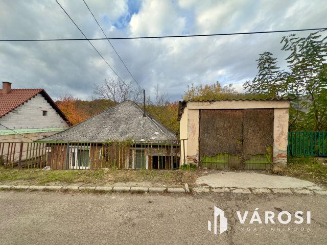 Kazinczy úton felújítandó családi ház eladó!