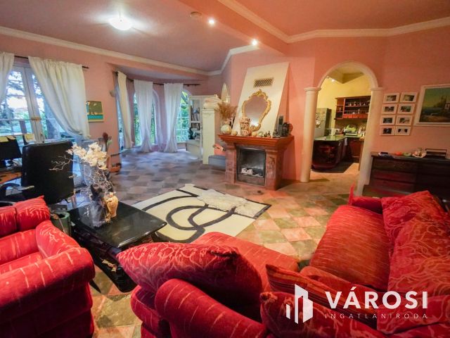 Újszerű családi ház Érden!