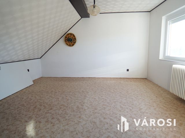 Kétgenerációs, folyamatosan karbantartott családi ház!