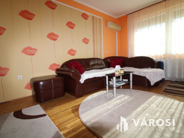 Gyulán alacsony fenntartású 1,5 szobás lakás eladó.