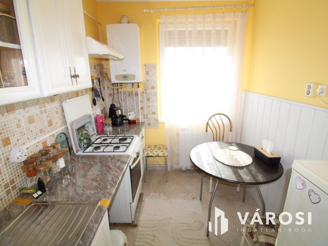 Gyulán alacsony fenntartású 1,5 szobás lakás eladó.