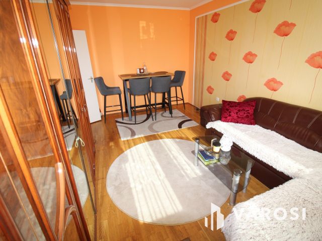 Gyulán alacsony fenntartású 1,5 szobás lakás eladó.