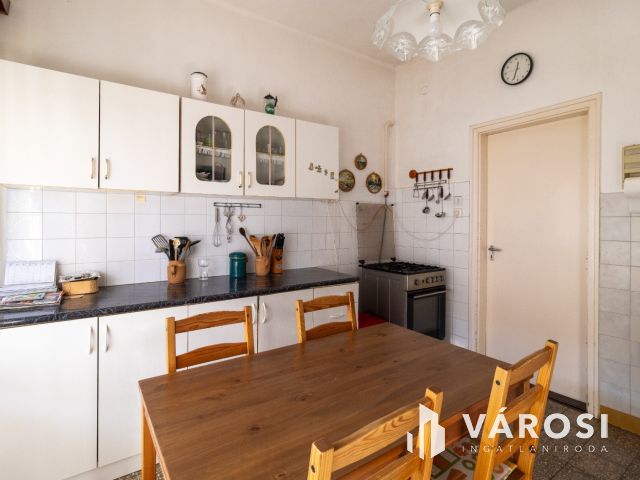 Tégla falazatú, 3 szobás családi ház Jamina elején