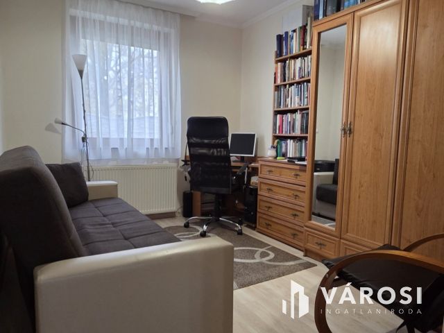 Csendes részen,TIP-TOP ház kerttel Mikepércsen