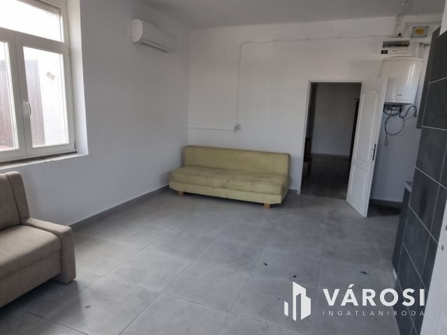 Kiadó kis épület az Ipari Parkban!