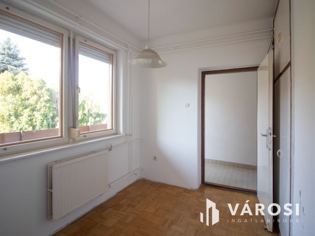 2 szobás sorházi lakás saját udvarral