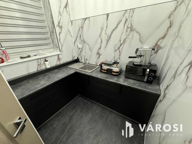 Debrecen Belvárosi, Nagyon Vagány Kis Lakás Kiadó!!!