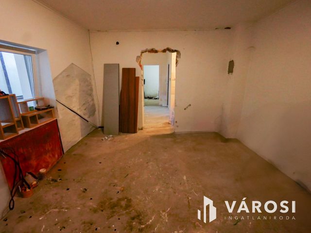 Felújítandó családi ház Tahitótfalu központi részén!