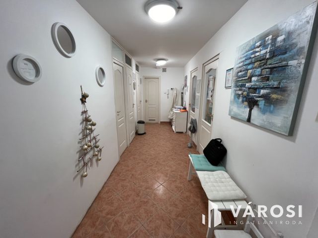 Debrecen Nagyerdő nagyon frekventált részén, rendelő!