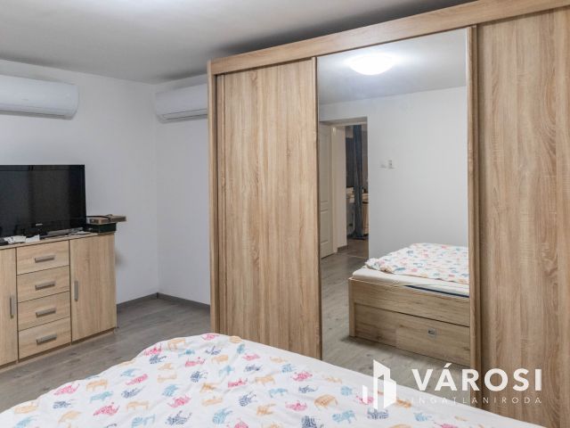 Többgenerációs Családi ház  Kiskundorozsma központi részén.