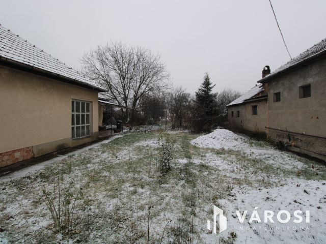 Sarkad teleki részén felújittandó 3 szobás családi ház eladó