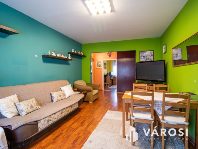 Felújított földszinti lakás közel a belvároshoz