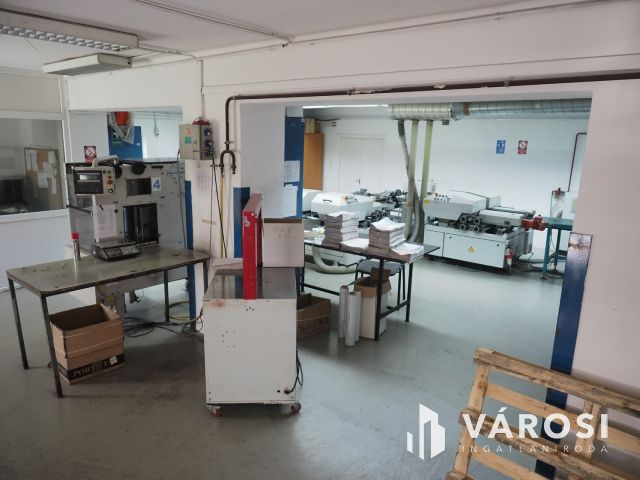 Debrecen Frekventált, Bevásárlóközpontok Között Lévő Csarnok