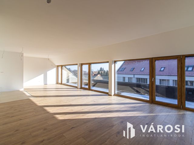 Modern 4 szobás, nagy erkélyes lakás Badacsonytomajon eladó