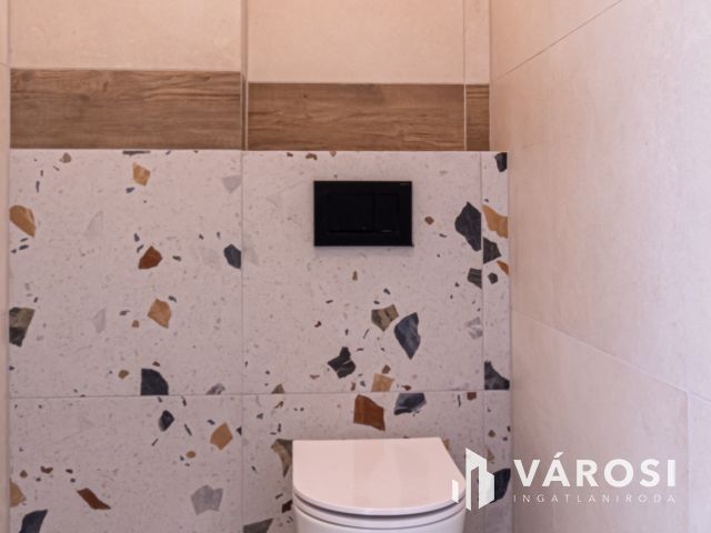 Modern 4 szobás, nagy erkélyes lakás Badacsonytomajon eladó