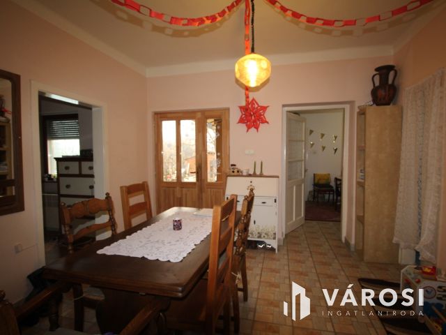 Jó adottságú, tágas ház, Kenyeriben