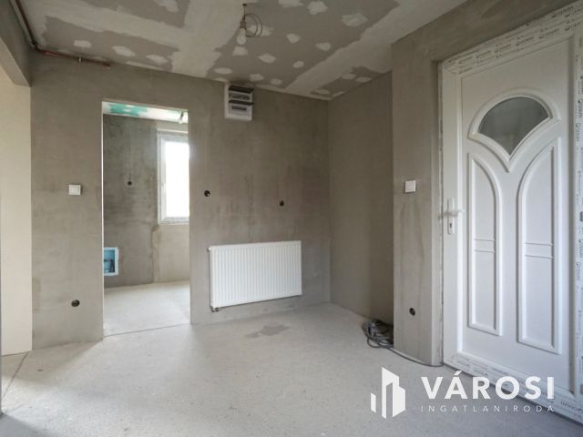 Műszakilag felújított lakás Padragkúton garázzsal