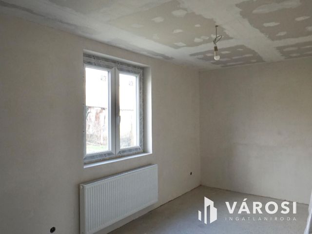 Műszakilag felújított lakás Padragkúton garázzsal