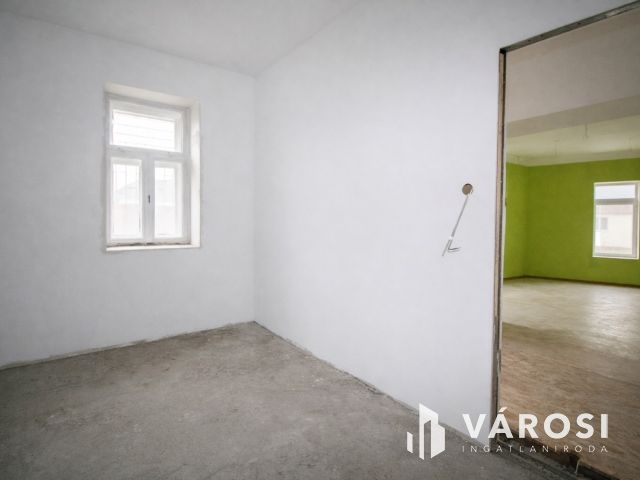 Üzlet+lakás, saját parkoló Gyomaendrődön