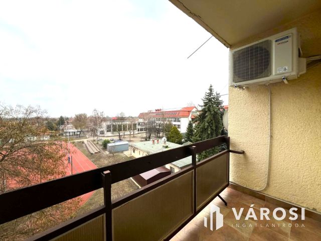 Belvárosi, 2 szobás, erkélyes, tégla lakás, Orosházán
